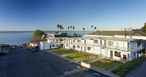 Фотография мотеля Tides Oceanview Inn and Cottages
