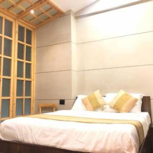 Фотографии гостиницы 
            Hotel Rooms Dadar near Station