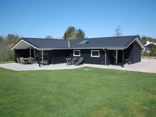 Фотография гостевого дома Holiday home Blåvand CLXXX