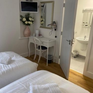 Фотография гостевого дома Racecourse View