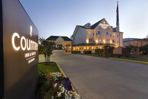 Фотография гостиницы Country Inn & Suites by Radisson, Covington, LA