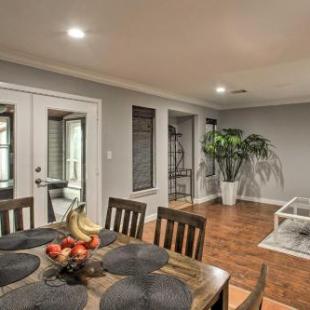 Фотография гостевого дома 2-Story Pensacola Home with Game Room and Private Yard