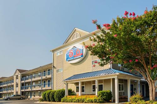 Фотография гостиницы Motel 6-Fayetteville, NC - Fort Bragg Area