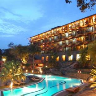 Фотографии гостиницы 
            Earl's Regency Hotel