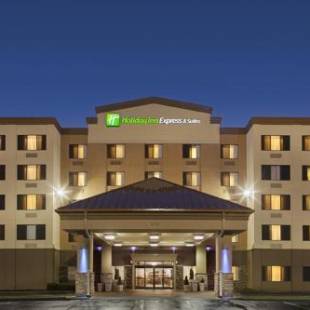 Фотографии гостиницы 
            Holiday Inn Express Hotel & Suites Coralville, an IHG Hotel
