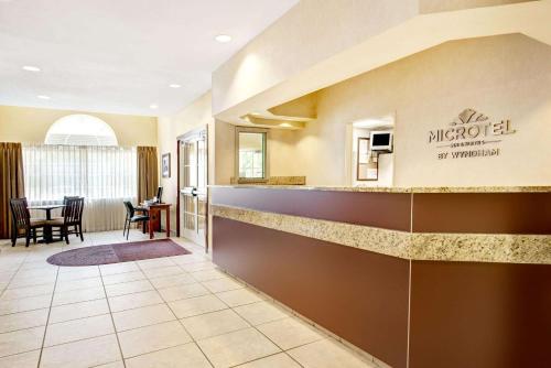 Фотография гостиницы Super 8 by Wyndham San Antonio Airport North