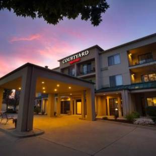 Фотографии гостиницы 
            Courtyard by Marriott Champaign