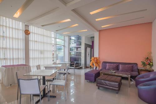 Фотография гостиницы RedDoorz plus near Pelabuhan Bitung