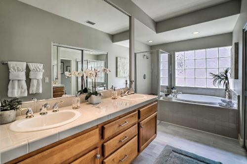 Фотография гостевого дома Luxe Home with Rooftop Patio Walk to Oceanside Beach