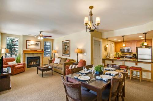 Фотография гостевого дома Base Village Ski In-Out Luxury Condo #4375 Huge Hot Tub & Great Views - FREE Activities & Equipment Rentals Daily