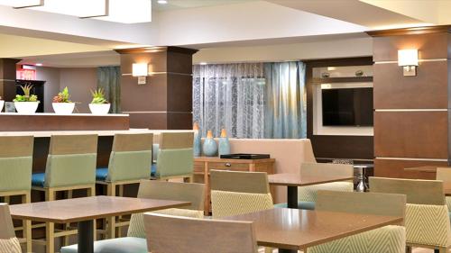 Фотография гостиницы Holiday Inn Express and Suites Schulenburg, an IHG Hotel