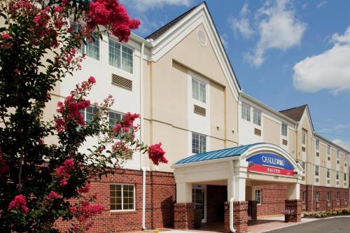 Фотография гостиницы Candlewood Suites Colonial Heights - Fort Lee, an IHG Hotel