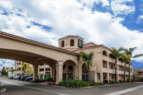 Фотография гостиницы Quality Inn & Suites Camarillo-Oxnard
