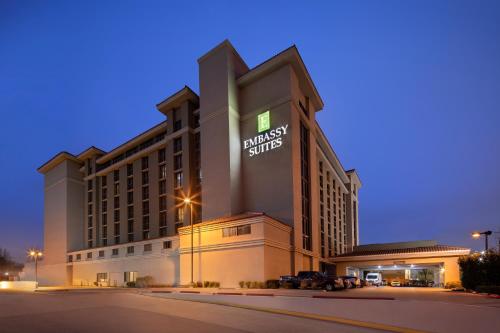 Фотография гостиницы Embassy Suites Dallas - Park Central Area