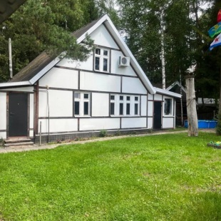 Фотография Коттеджа Частный дом Уютный дом в сосновом лесу