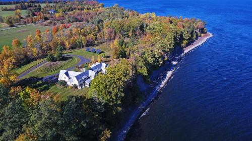 Фотографии гостевого дома 
            Stunning South Hero Home on Lake Champlain with Views