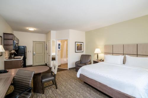 Фотография гостиницы Candlewood Suites Auburn, an IHG Hotel