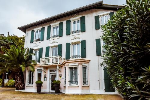 Фотография гостиницы Hôtel VAL FLORES LOGIS