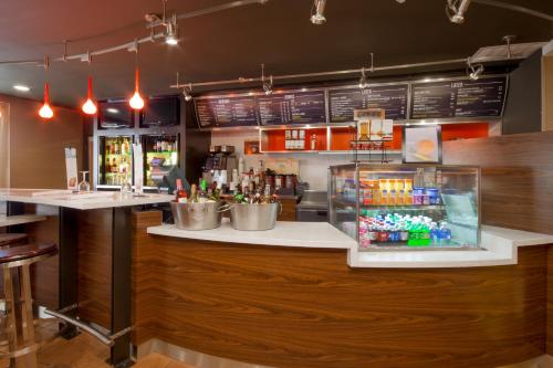 Фотография гостиницы Courtyard by Marriott Palmdale