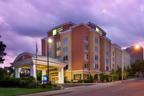 Фотография гостиницы Holiday Inn Express Hotel & Suites Chattanooga Downtown, an IHG Hotel