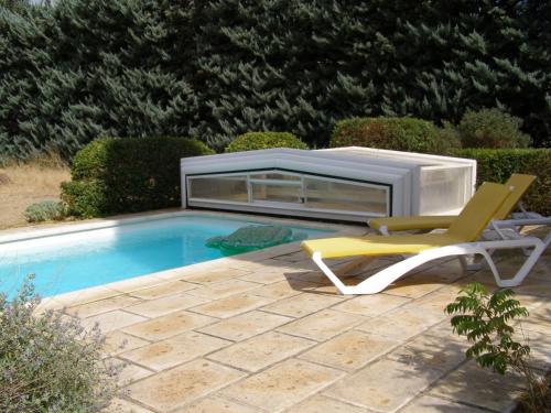 Фотография гостевого дома Maison provençale chaleureuse avec piscine