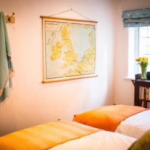 Фотография гостевого дома Old Barrel Store - Old Town. Parking & Garden