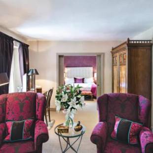 Фотографии гостиницы
The Feathers