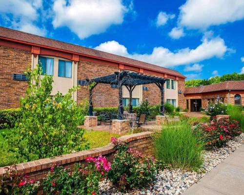 Фотография гостиницы Quality Inn & Suites Kansas City Airport North