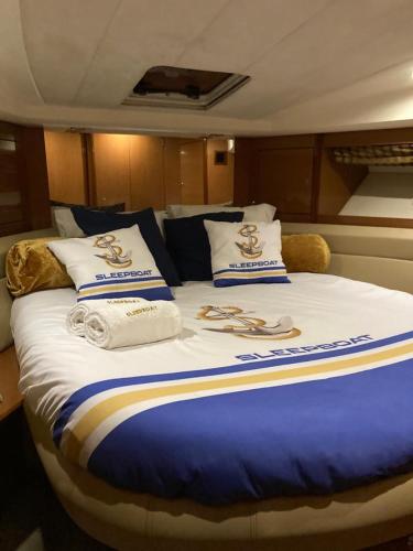 Фотографии мини отеля
SLEEPBOAT YACHT