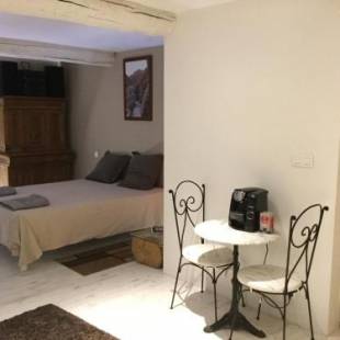 Фотографии мини отеля 
            Eyragues suite parentale