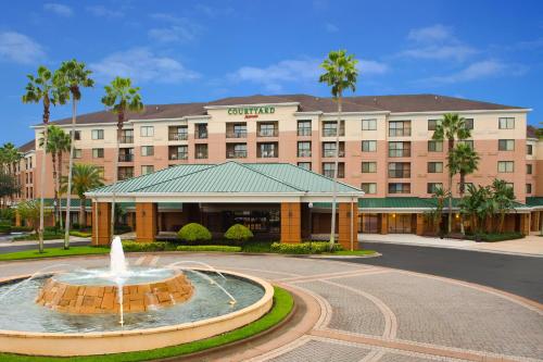 Фотография гостиницы Courtyard by Marriott Orlando Lake Buena Vista in the Marriott Village