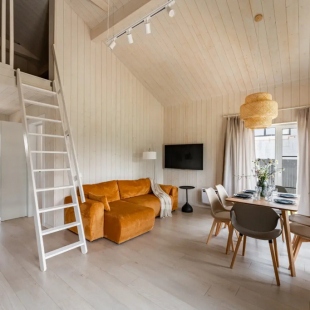 Фотография Коттеджа Частный дом с горячим джакузи на террасе