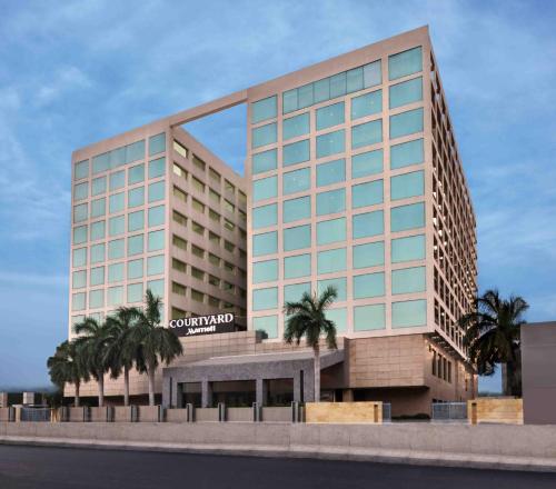 Фотография гостиницы Courtyard by Marriott Chennai