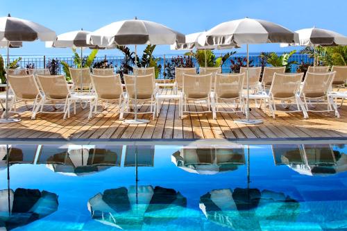 Фотография гостиницы Grand Hotel Des Sablettes Plage, Curio Collection By Hilton