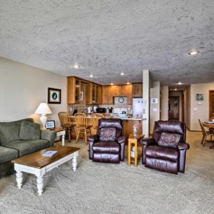 Фотография гостевого дома Resort-Style Lincoln Beach Condo with Balcony and View!