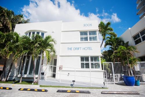 Фотографии мини отеля
The Drift Hotel