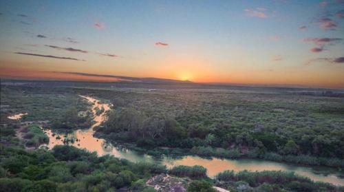 Фотография гостевого дома River Front Estate