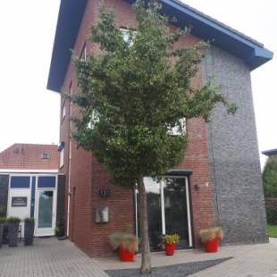 Фотографии гостевого дома 
            Elvis Presley private studio with kitchen and airconditioning