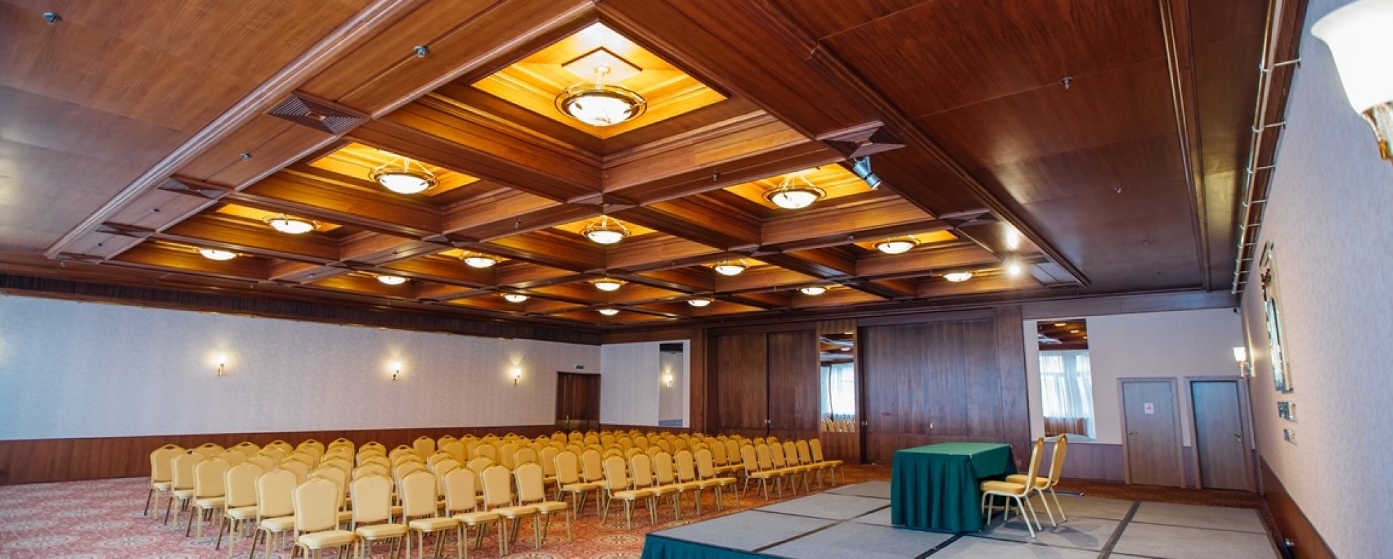 Фотографии конференц-зала Красный зал