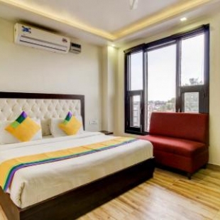 Фотография гостиницы FabHotel Surya Residency GMS Road - Fully Vaccinated Staff