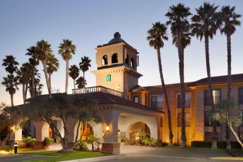 Фотография гостиницы Embassy Suites Lompoc - Central Coast