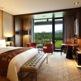 Фотографии гостиницы 
            Crowne Plaza Xuzhou Dalong Lake, an IHG Hotel