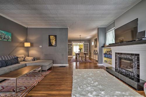 Фотография гостевого дома Comfortable Craftsman Home - 2 Miles to UB Campus!