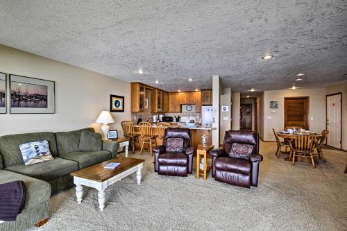 Фотография гостевого дома Resort-Style Lincoln Beach Condo with Balcony and View!