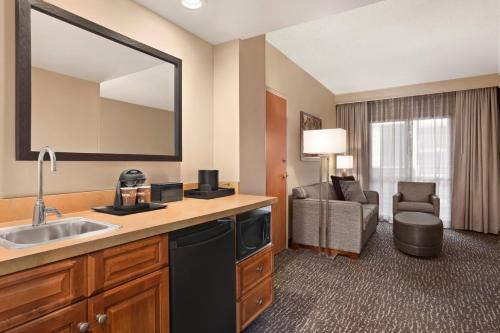 Фотография гостиницы Embassy Suites Northwest Arkansas - Hotel, Spa & Convention Center