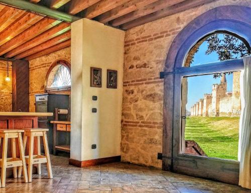 Фотография гостевого дома Medieval Palace - Private Luxurious Suite - Per la Dolce Vita