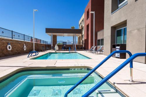 Фотография гостиницы Fairfield Inn & Suites by Marriott Palm Desert