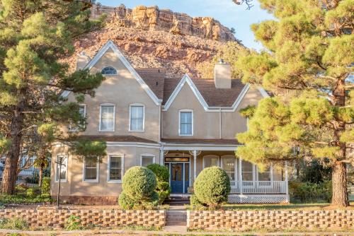 Фотографии мини отеля
Tyler Inn at Zion