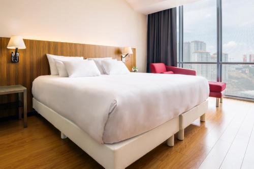 Фотография гостиницы NH Collection Mexico City Santa Fe