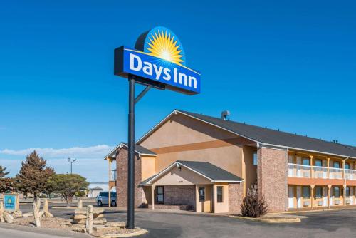 Фотография гостиницы Days Inn by Wyndham Russell